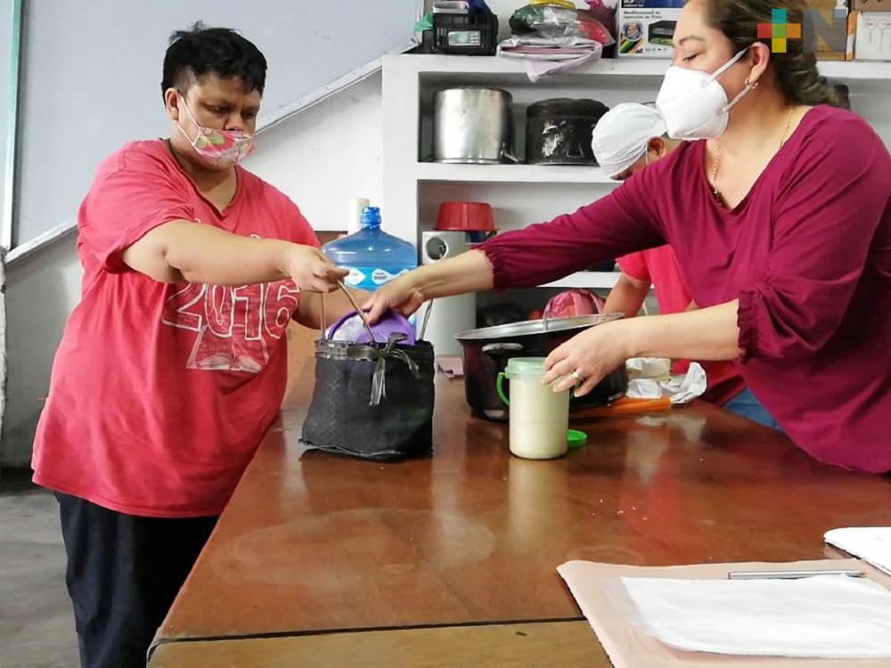 DIF municipal, a través de comedor comunitario de Atoyac, continúa el apoyo a personas vulnerables