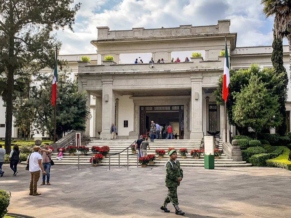 Enfermera especialista platica su experiencia de vivir temporalmente en el centro cultural Los Pinos