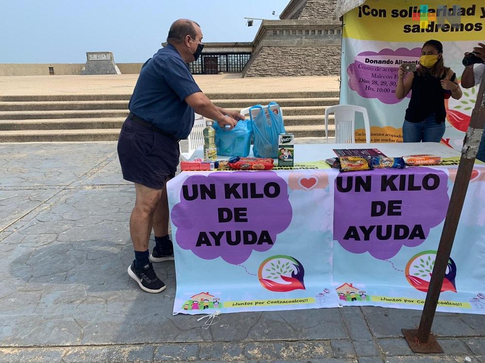 Instalan centro de acopio de alimentos en pirámide de malecón de Coatzacoalcos