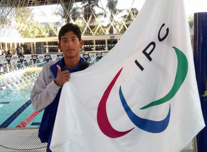Nadador paralímpico minatitleco espera reanudación de competencias