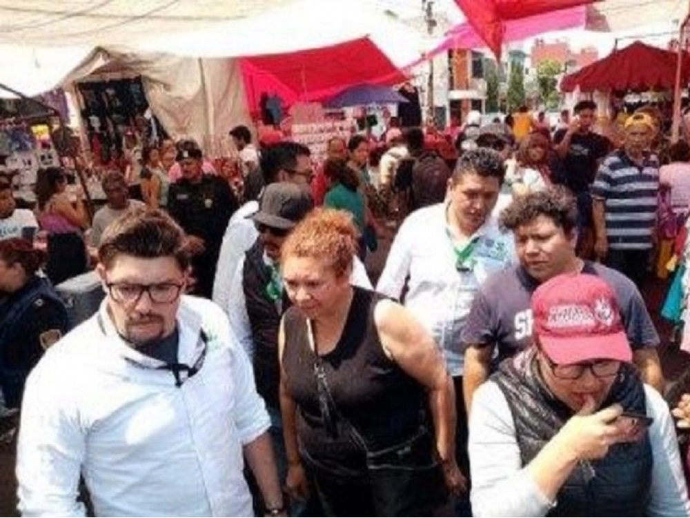 En semáforo rojo por COVID-19, capitalinos abarrotan Lagunilla y Tepito