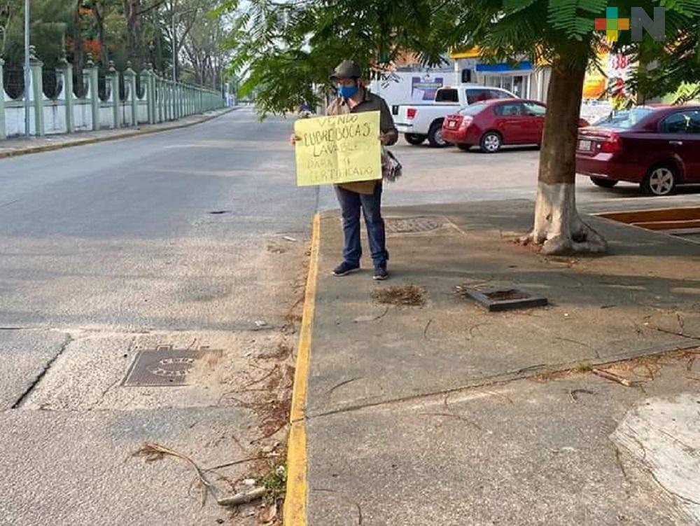 Joven que vendía cubrebocas, logra recaudar para pagar certificado de bachillerato