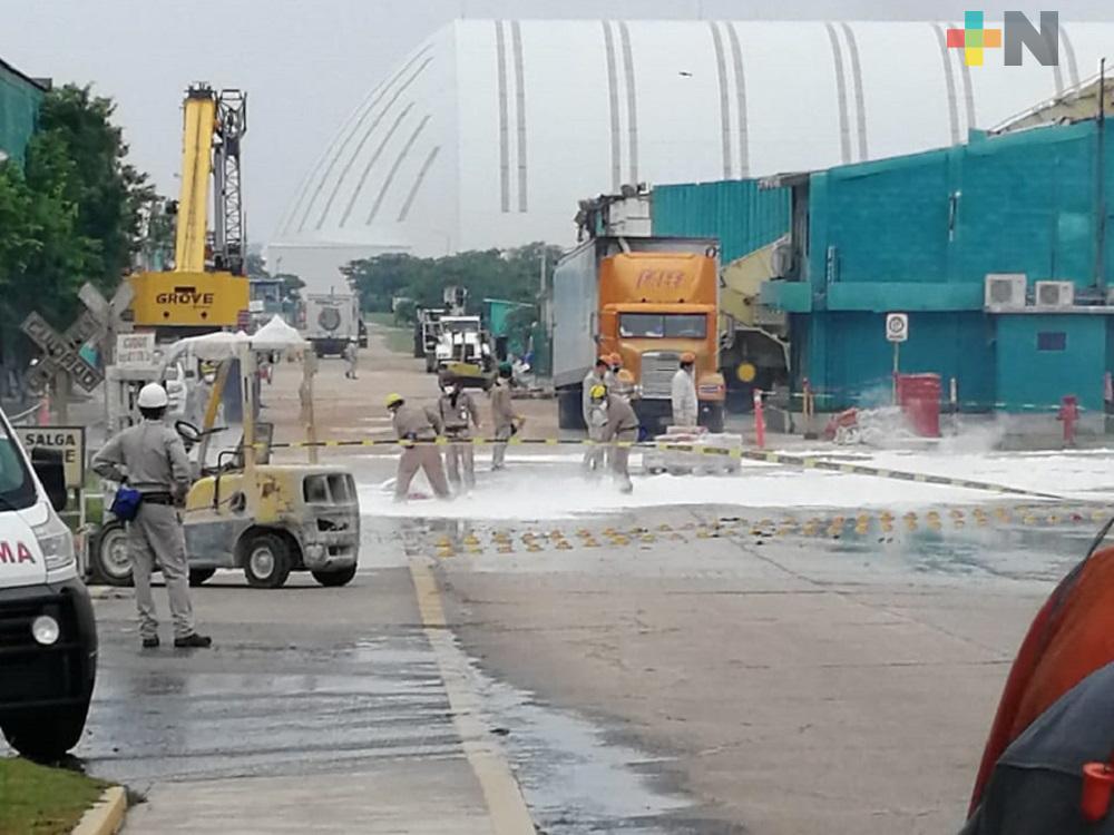 Por sismo, se derrama ácido fosfórico de un tanque sin domo en zona industrial de Coatzacoalcos