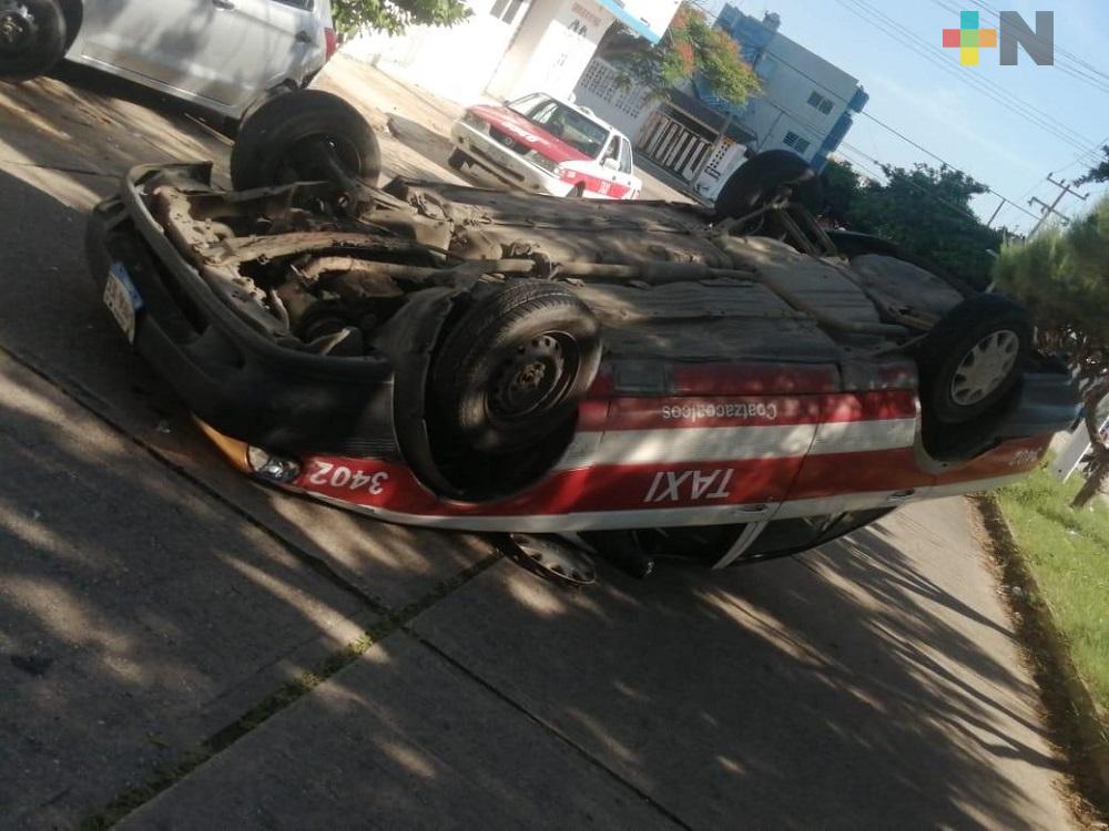 Se registran volcaduras en Coatzacoalcos, en los percances participaron taxis de la localidad