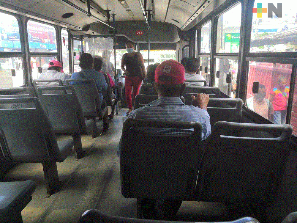 En Coatzacoalcos, ciudadanos se rehúsan a utilizar cubrebocas en transporte público