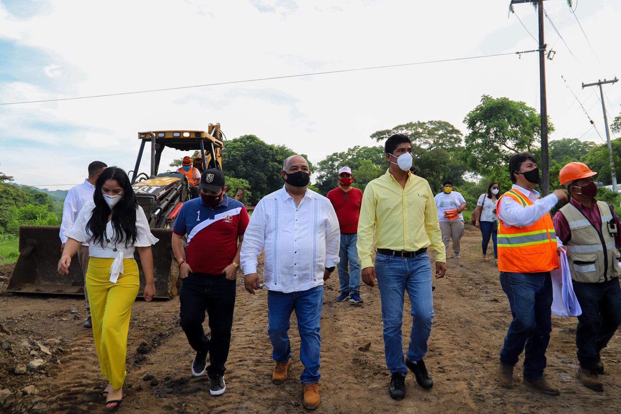 En representación del gobernador del estado, secretario de Gobierno realiza gira en zona de Los Tuxtlas