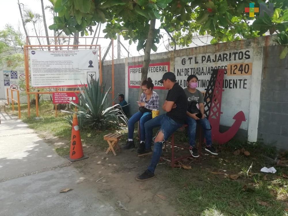 Familiares piden informes sobre trabajadores de Pemex rescatados, aún no saben nada