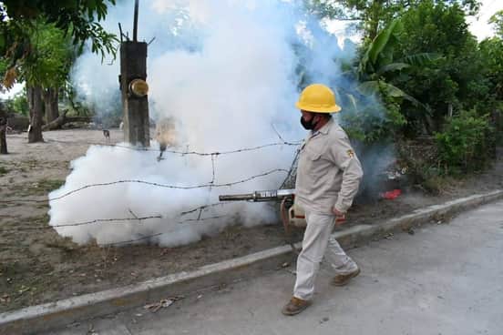 Fumigaciones y descacharrización, entre las acciones de Salud contra el dengue en municipios
