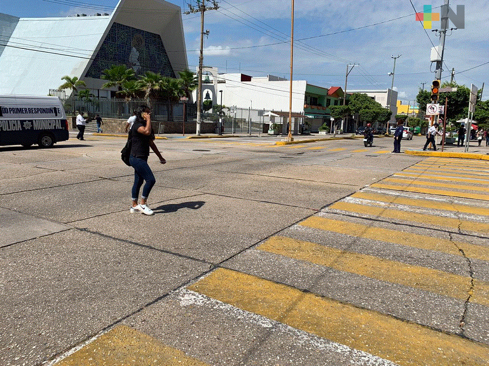 Semáforo naranja incrementa movilidad en primer cuadro de Coatzacoalcos