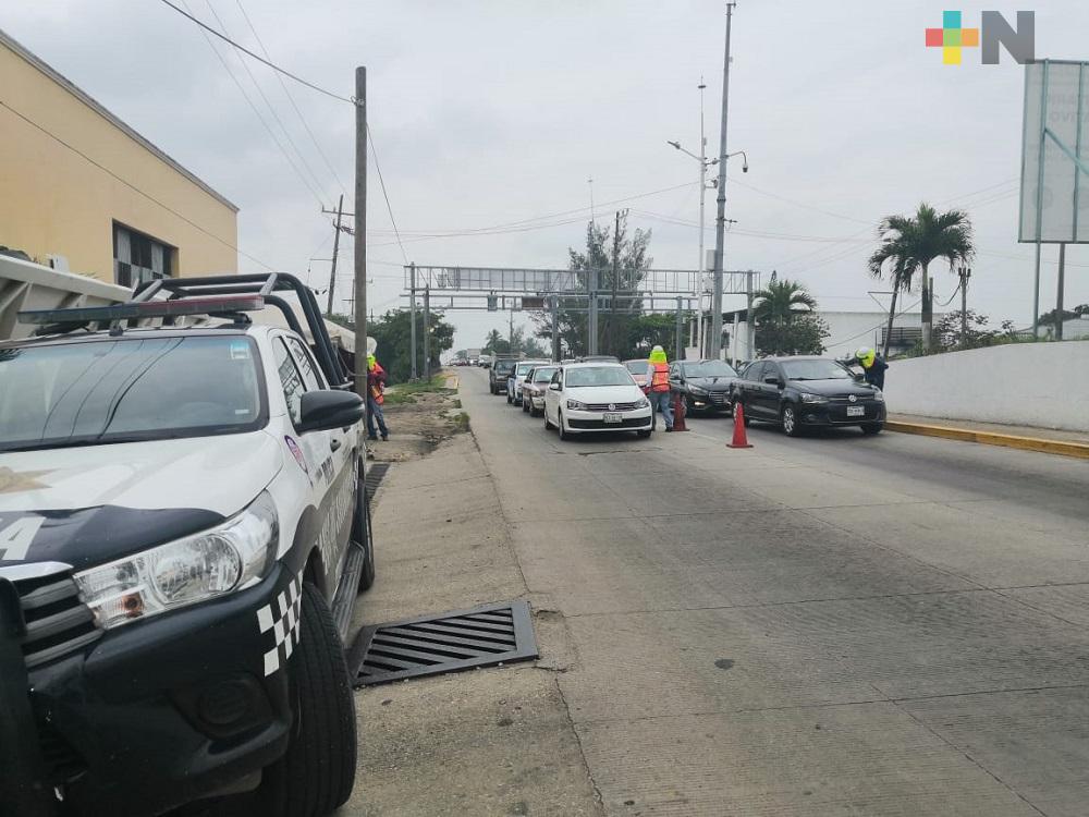 Continuarán filtros para acceder a Coatzacoalcos hasta cambien al semáforo verde