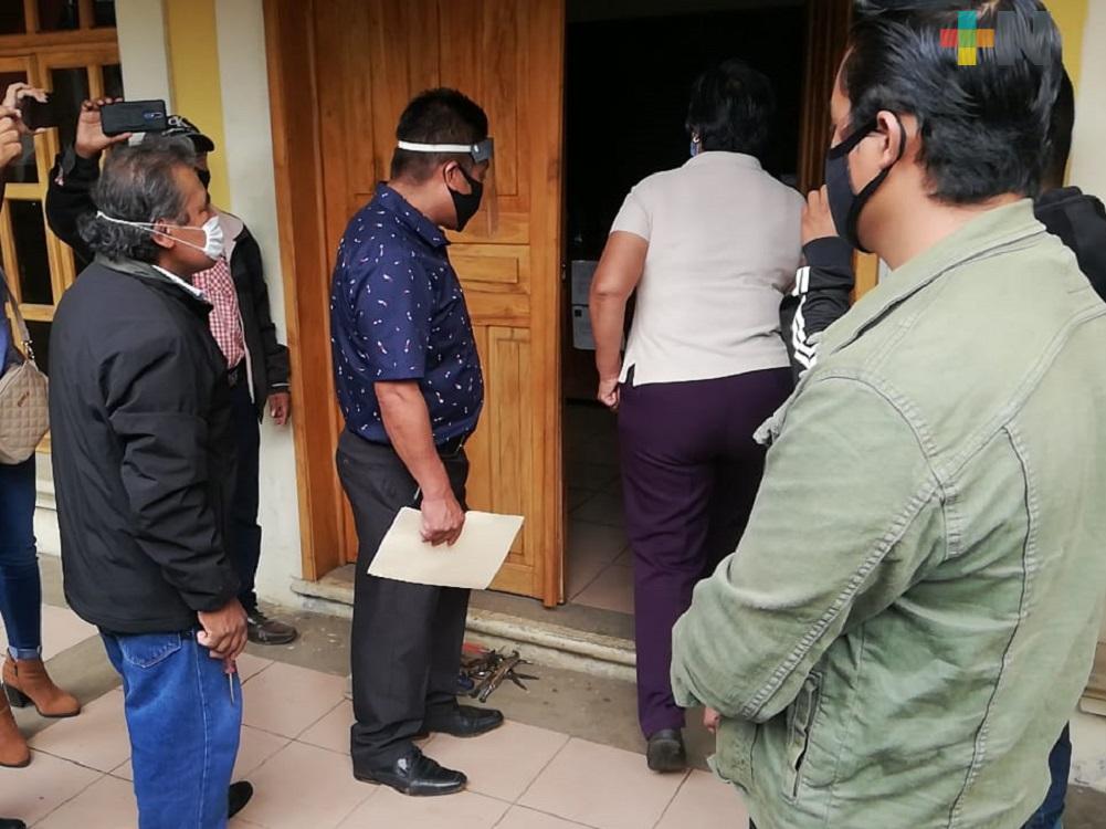 Liberan palacio municipal de Coetzala, trabajadores reanudan labores