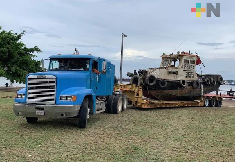 Rescatan lancha de Pemex hundida en río Coatzacoalcos