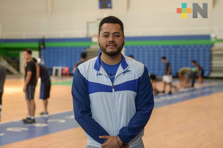 Néstor Hernández participó exitosamente en Seminario de Educación Física en Línea