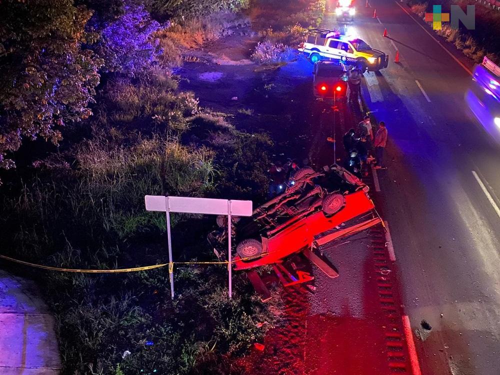 Aparatosa volcadura deja una mujer fallecida y cuatro lesionados en autopista Cosoleacaque -La Tinaja