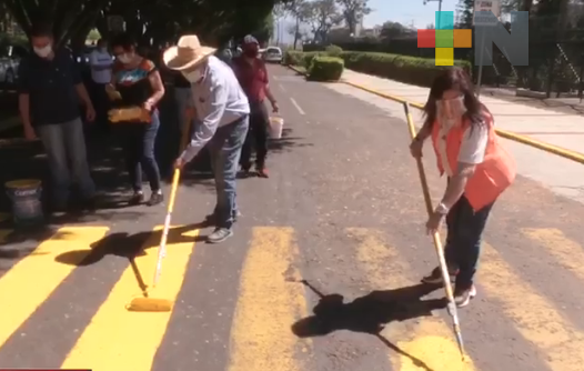 Diputados locales realizan faenas de limpieza en inmediaciones del Palacio Legislativo