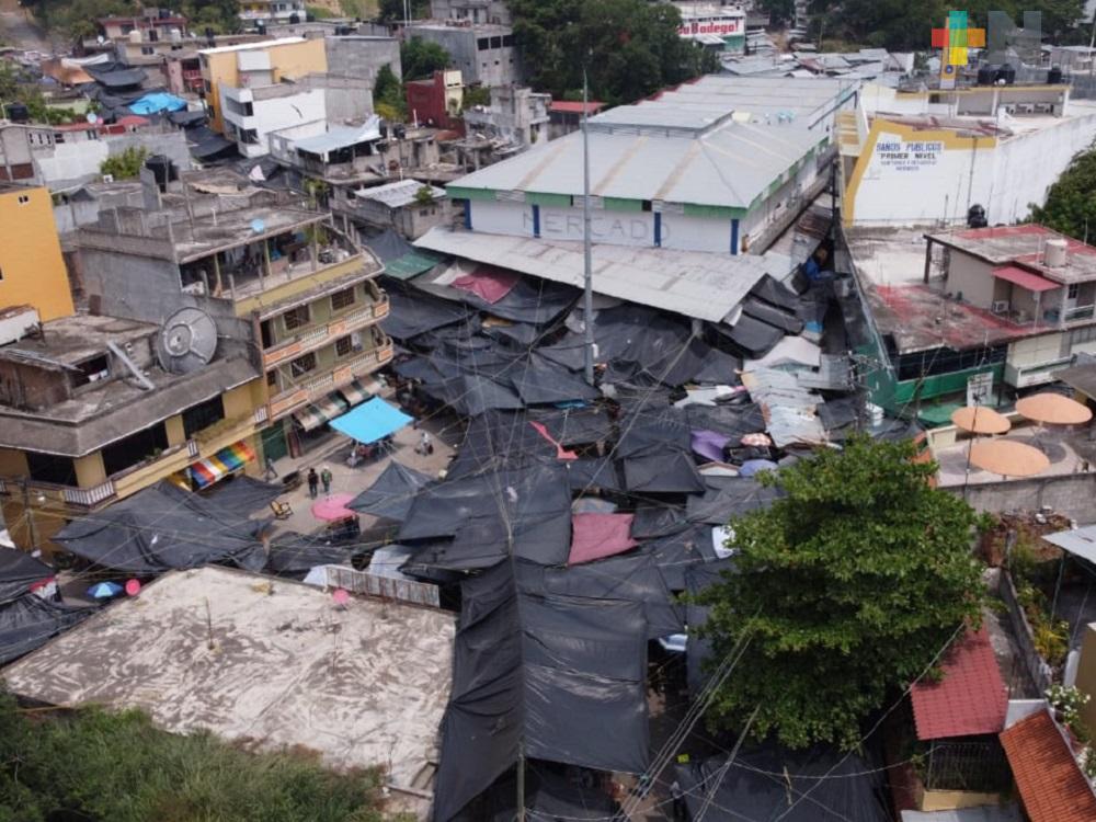 Comercios fijos y semifijos mantienen tareas de higiene en Tantoyuca