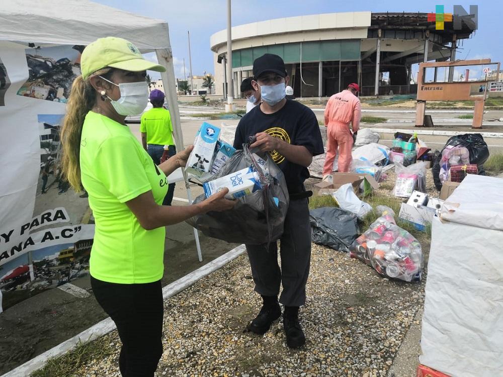 En Coatzacoalcos, asociación realiza colecta de materiales reciclables para apoyar a animales en situación de calle