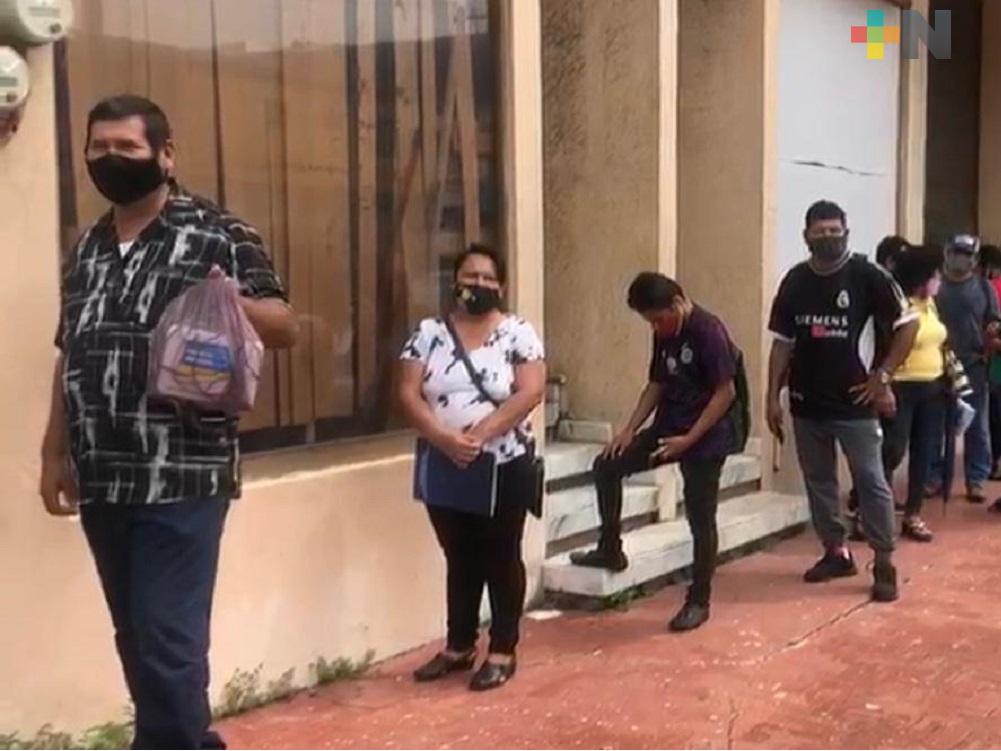 En Coatzacoalcos, largas filas para cambiar módem dañados por tormentas eléctricas