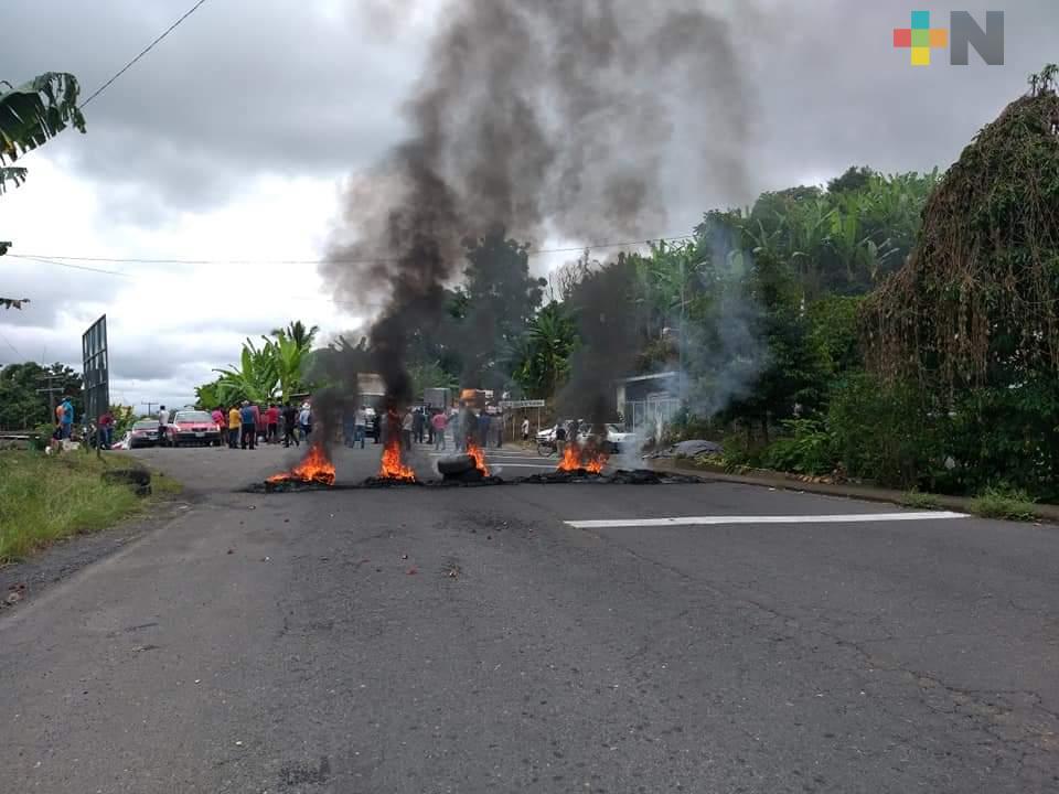 Liberan carretera Atzalan-Tlapacoyan