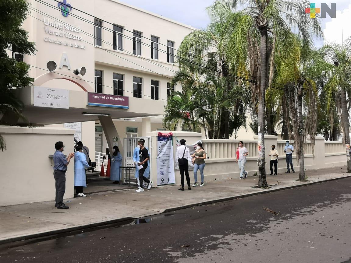 Padres y madres preocupados por resultados del examen de ingreso a la UV
