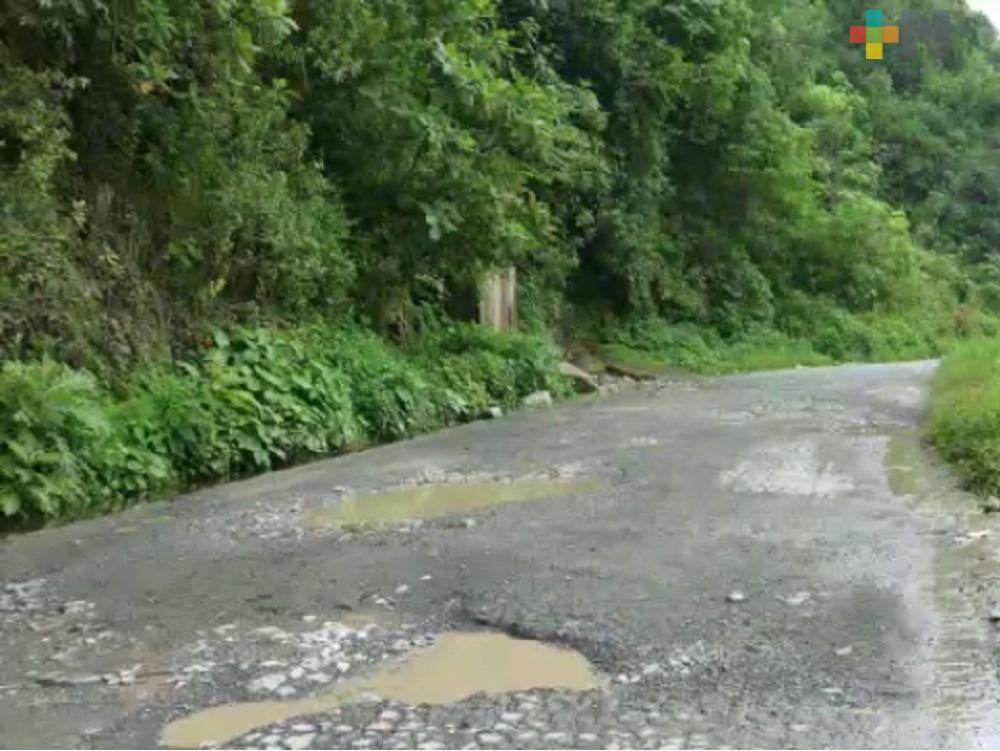 Pobladores piden apoyo a gobiernos estatal y federal para rehabilitar carretera Huayacocotla-Zontecomatlán