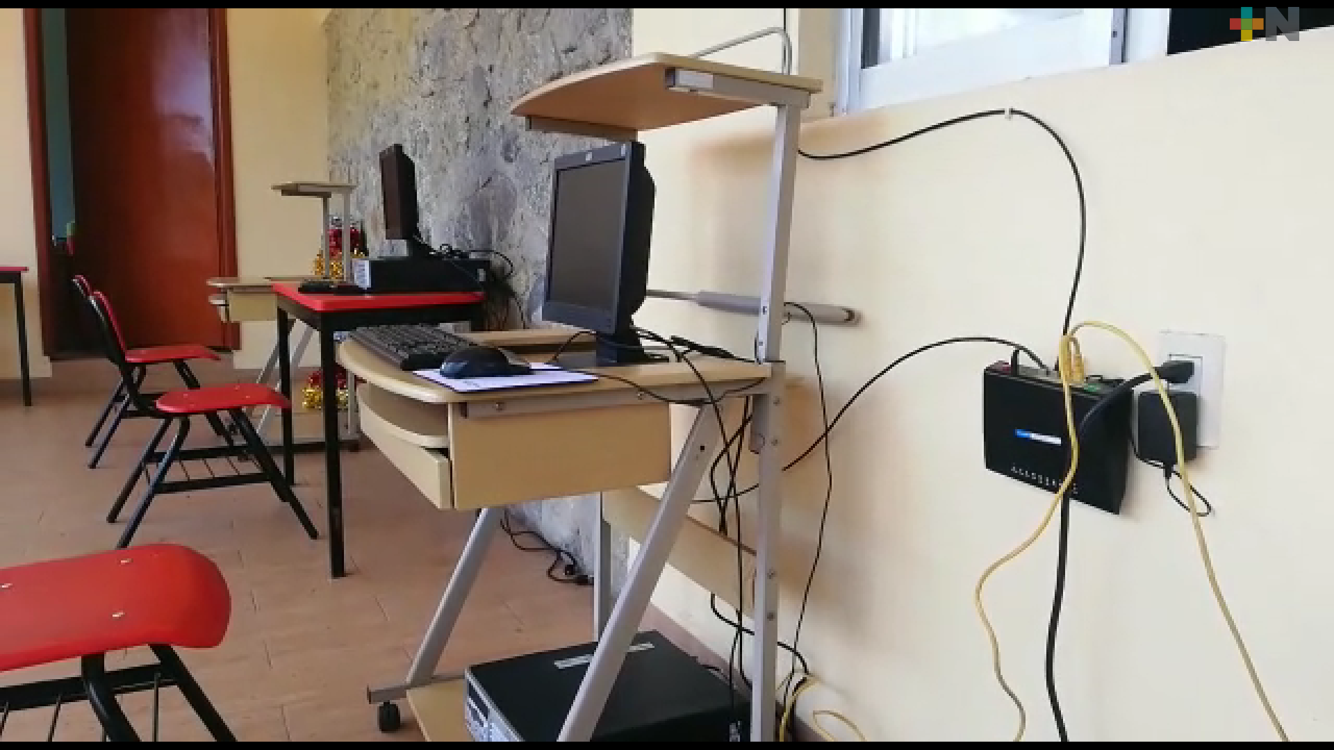 Ofrecen computadoras e internet a estudiantes, en Cuichapa