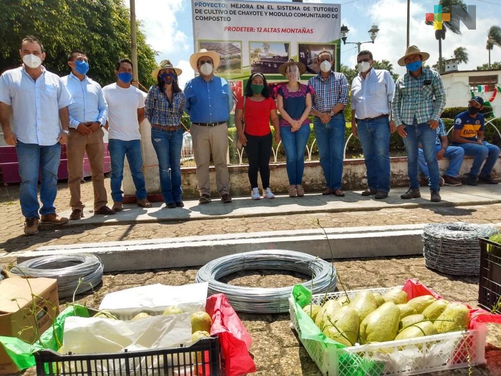 Secretario de Sedarpa entrega apoyos productivos a campesinos de las Altas Montañas
