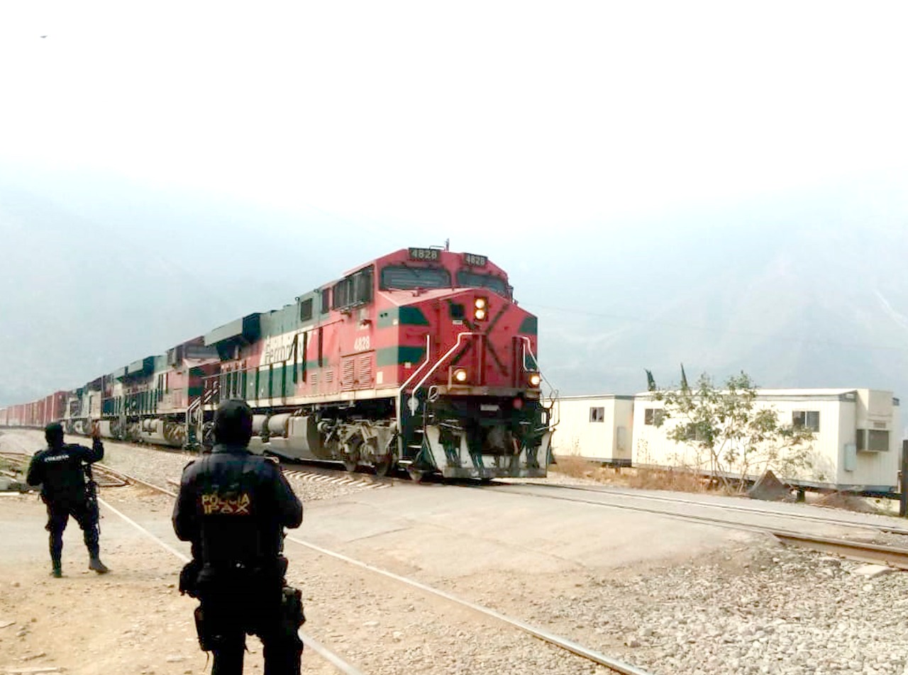Entrega IPAX equipo policial a elementos asignados al servicio de Ferrosur