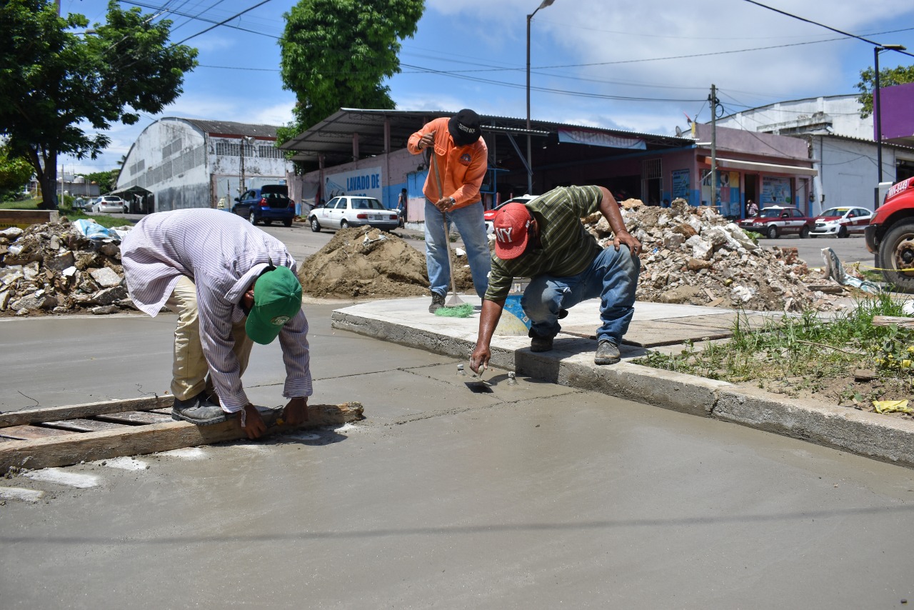 Hay 23 obras de servicios básicos en proceso y 35 iniciarán próximamente, en Coatzacoalcos