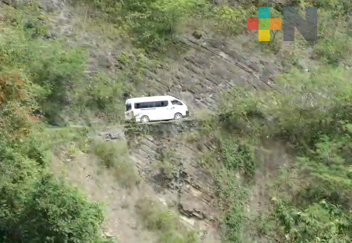 Ante deslaves, derrumbes y caída de rocas en la sierra norte, Protección Civil pide extremar precauciones