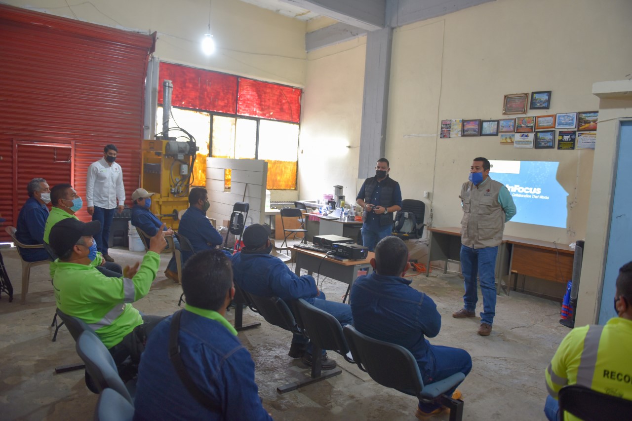 En Xalapa, capacitan a operadores de unidades de recolección de residuos