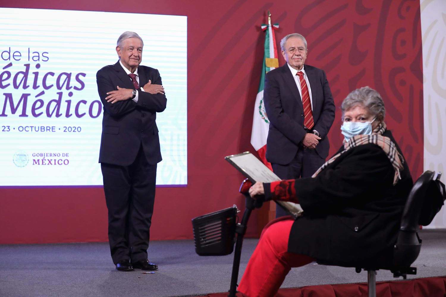 Presidente reconoce entrega de médicas y médicos durante epidemia de COVID-19