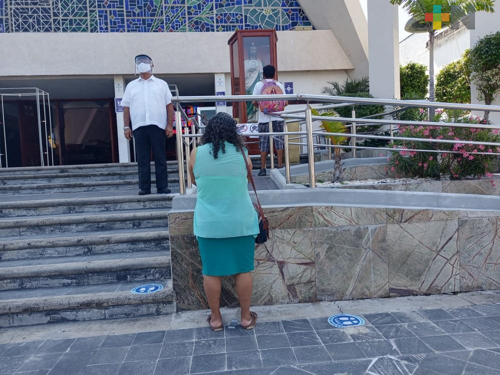 En Coatzacoalcos, fieles acuden a dar gracias a San Judas Tadeo en su día