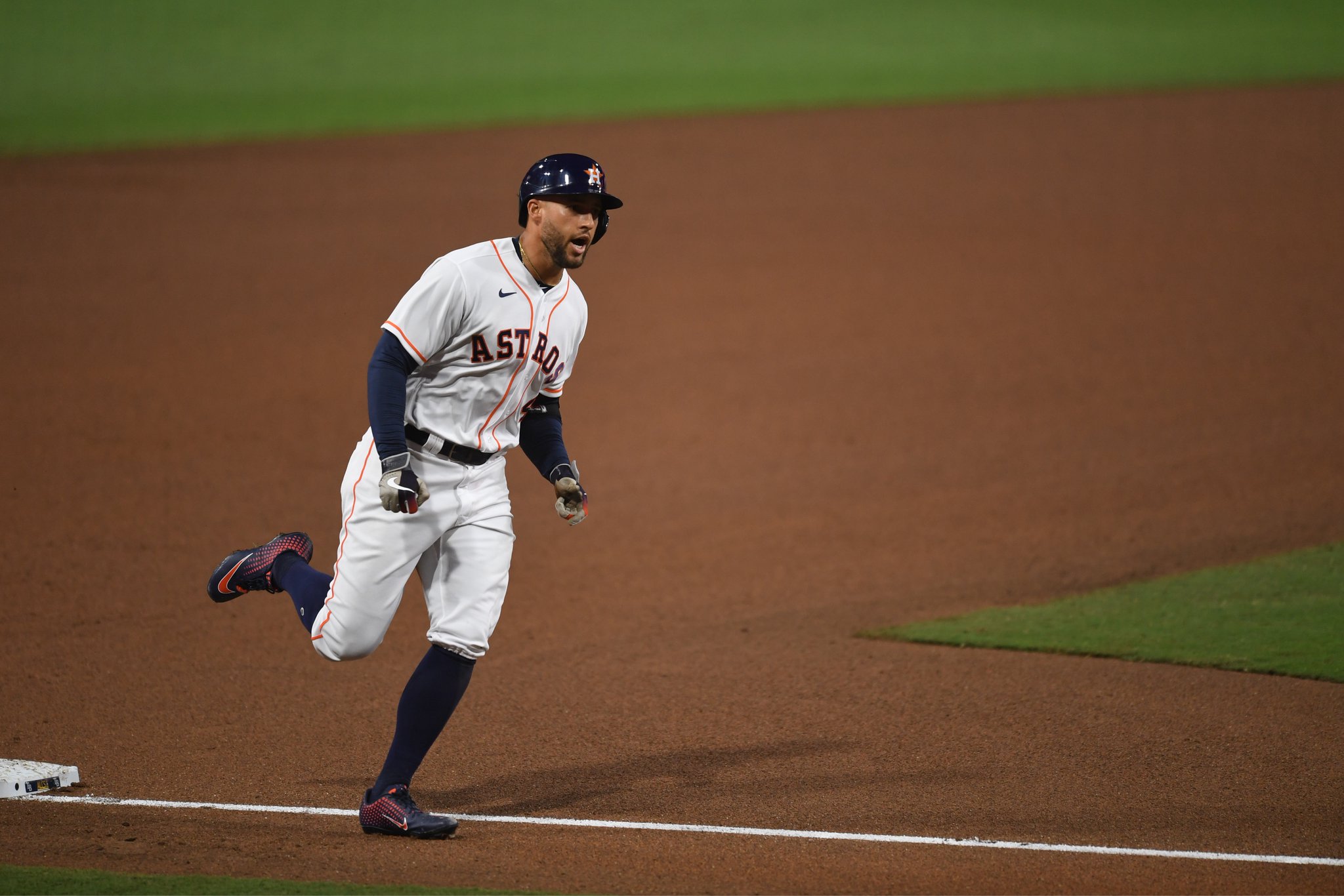 Astros se niega a morir; se impuso 4-2 a Rays de Tampa Bay