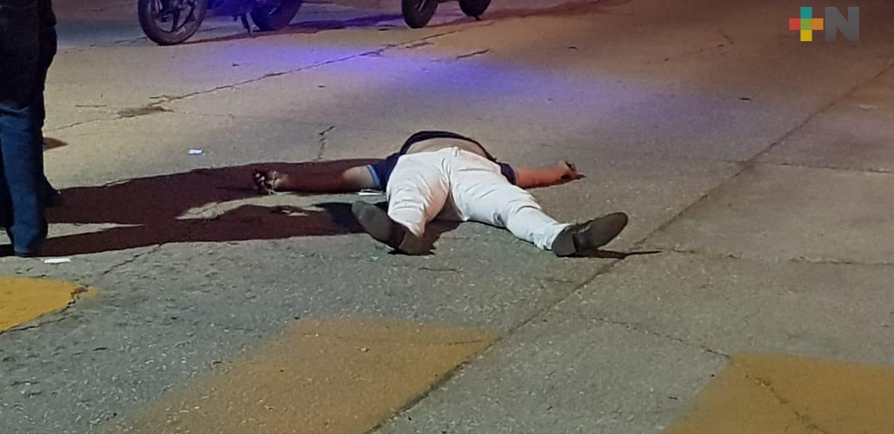 Muere motociclista tras impactarse a un árbol