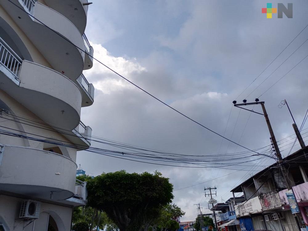 Zona centro de Nanchital, se quedó sin servicio de energía eléctrica