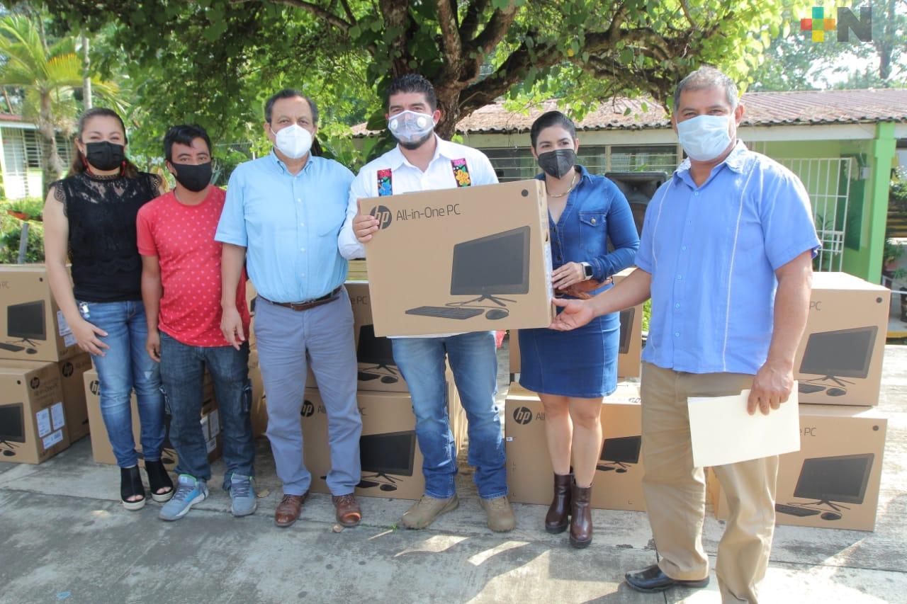 Dota SEV de equipos de cómputo a secundarias de Los Tuxtlas