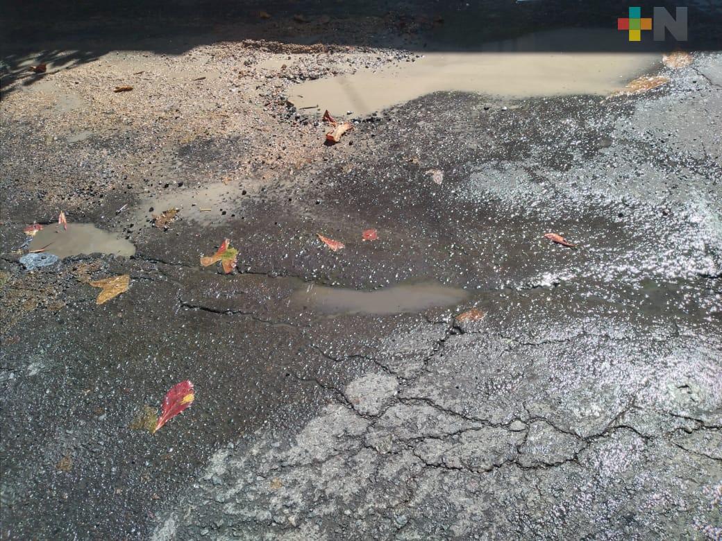 Vecinos reportan mal estado de calle Juan Soto de la ciudad de Veracruz
