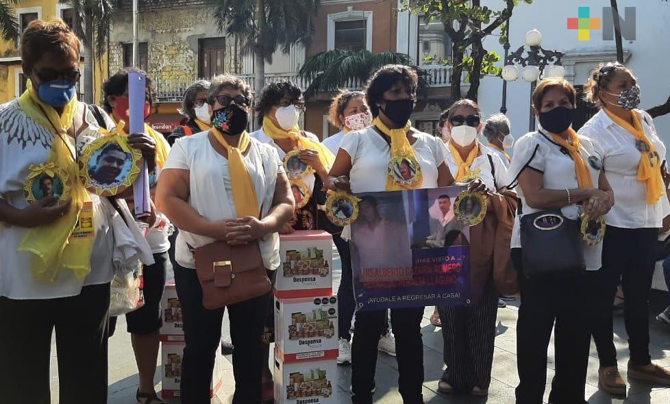 Colectivo Solecito de Veracruz conmemoró la Navidad con «árbol del dolor»