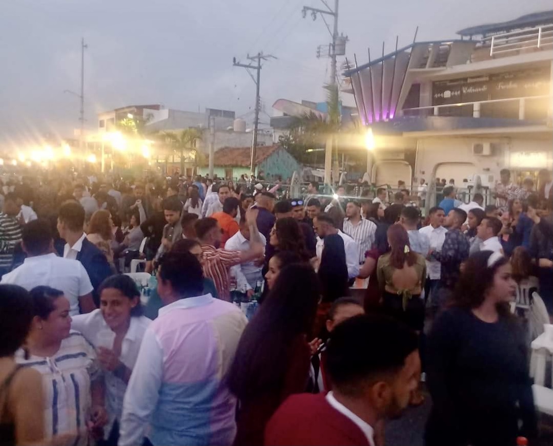 Ayuntamiento de Alvarado omitió recomendación sanitaria: permitió aglomeración de personas en el malecón