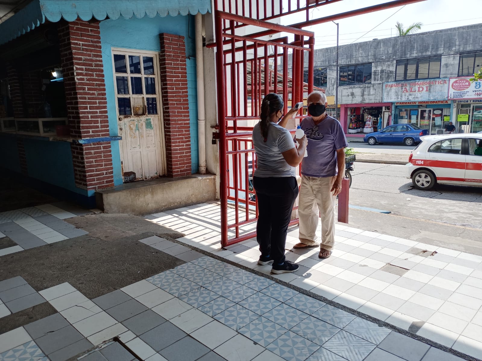 En el mercado Constitución de Coatzacoalcos, aplican medidas sanitarias para evitar contagios