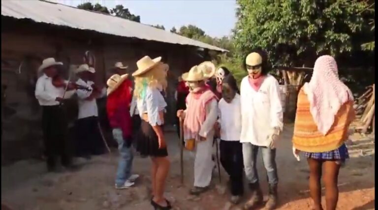 Fandangos comunitarios, historia regional y danzas del Totonacapan en la página @CasasdelaCulturaIVEC