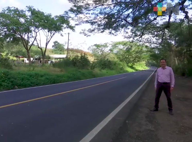 En la zona de la Huasteca veracruzana, el gobernador verifica también la realización de obras