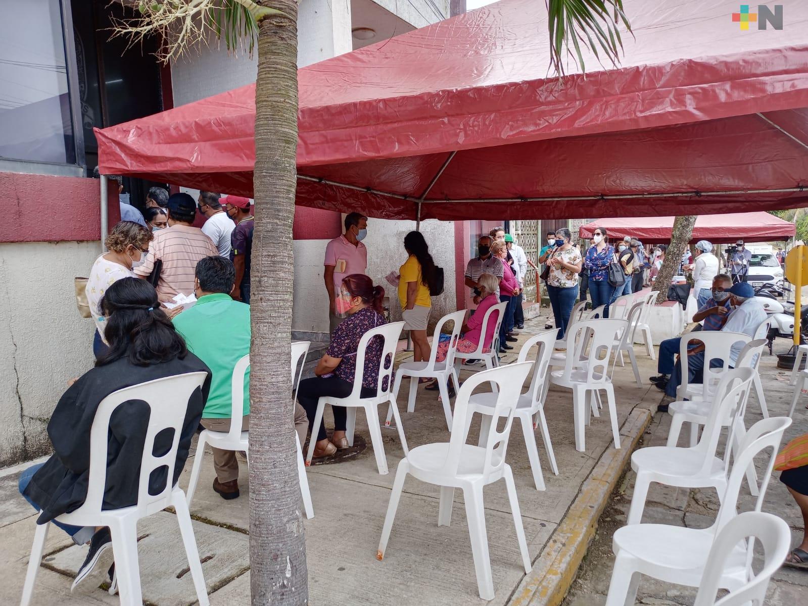 Desde temprana hora, ciudadanos acudieron a pagar predial en Coatzacoalcos