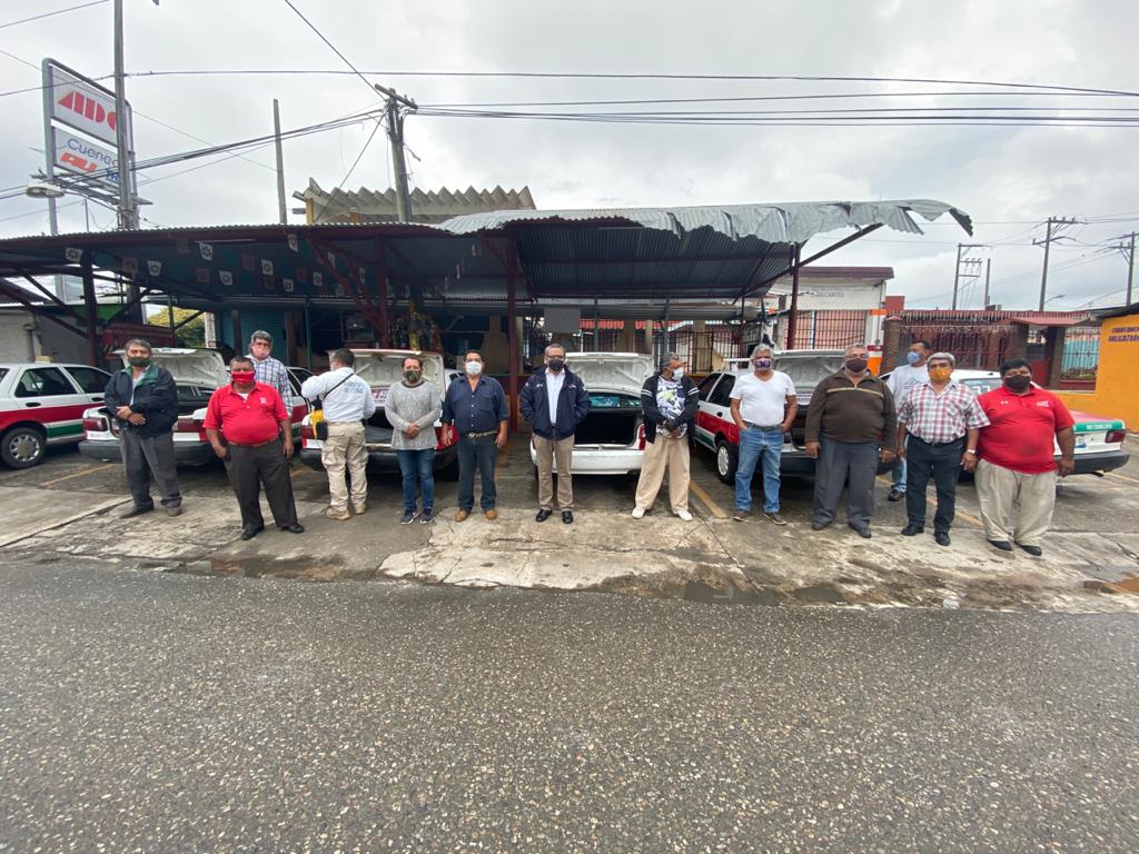 Se sanitizaron taxis en Santa Cruz, municipio de Cosamaloapan