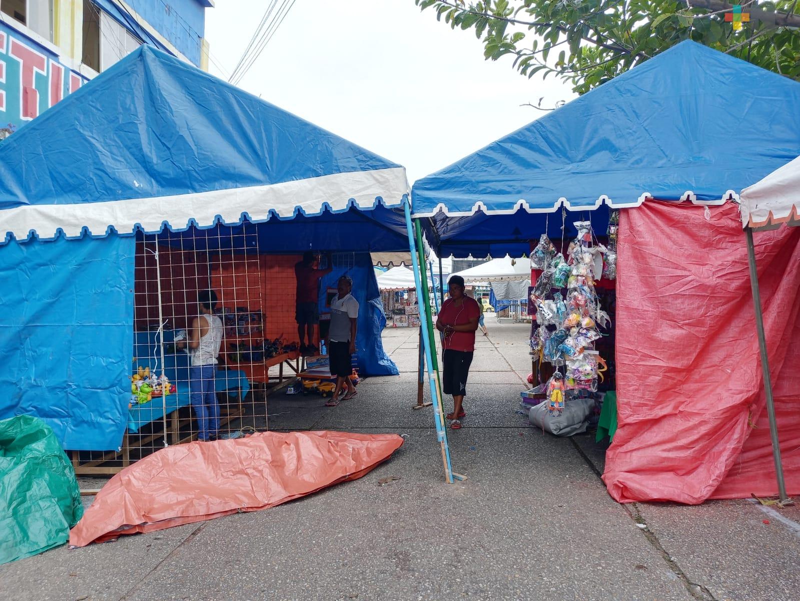 Comerciantes se instalan con motivo de la visita de los Reyes Magos