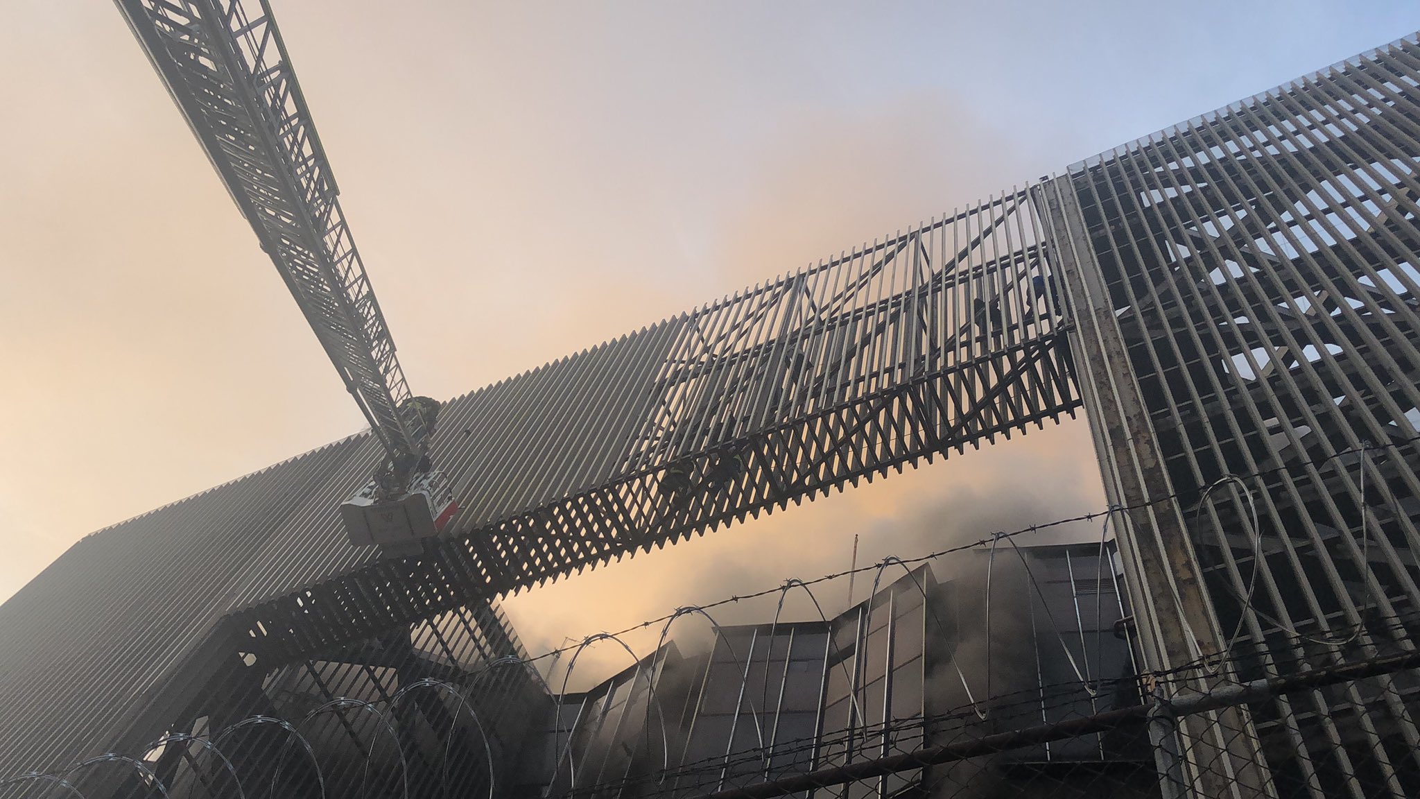 Controlado el incendio en subestación del Metro CDMX