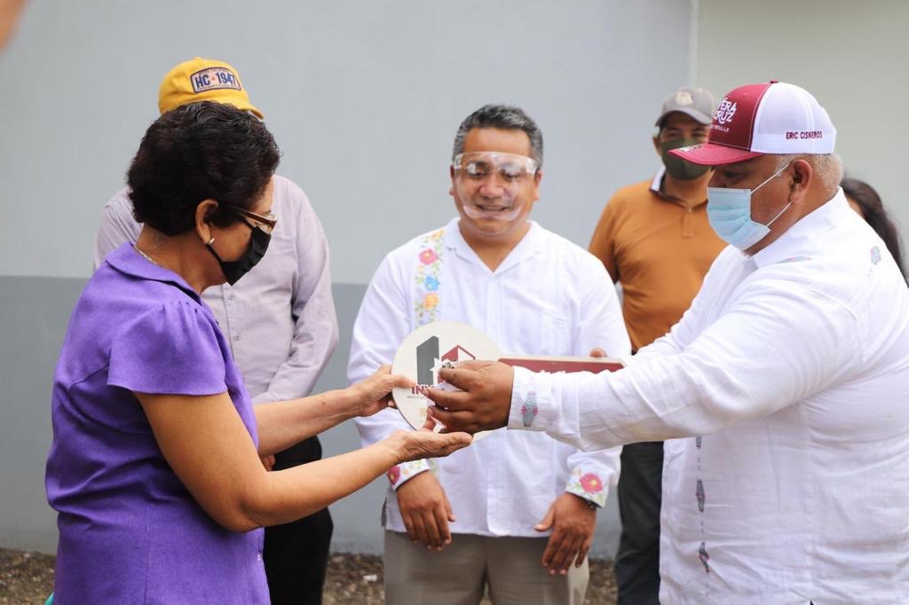 Entregó Eric Cisneros 232 cuartos-dormitorios en la Cuenca del Papaloapan