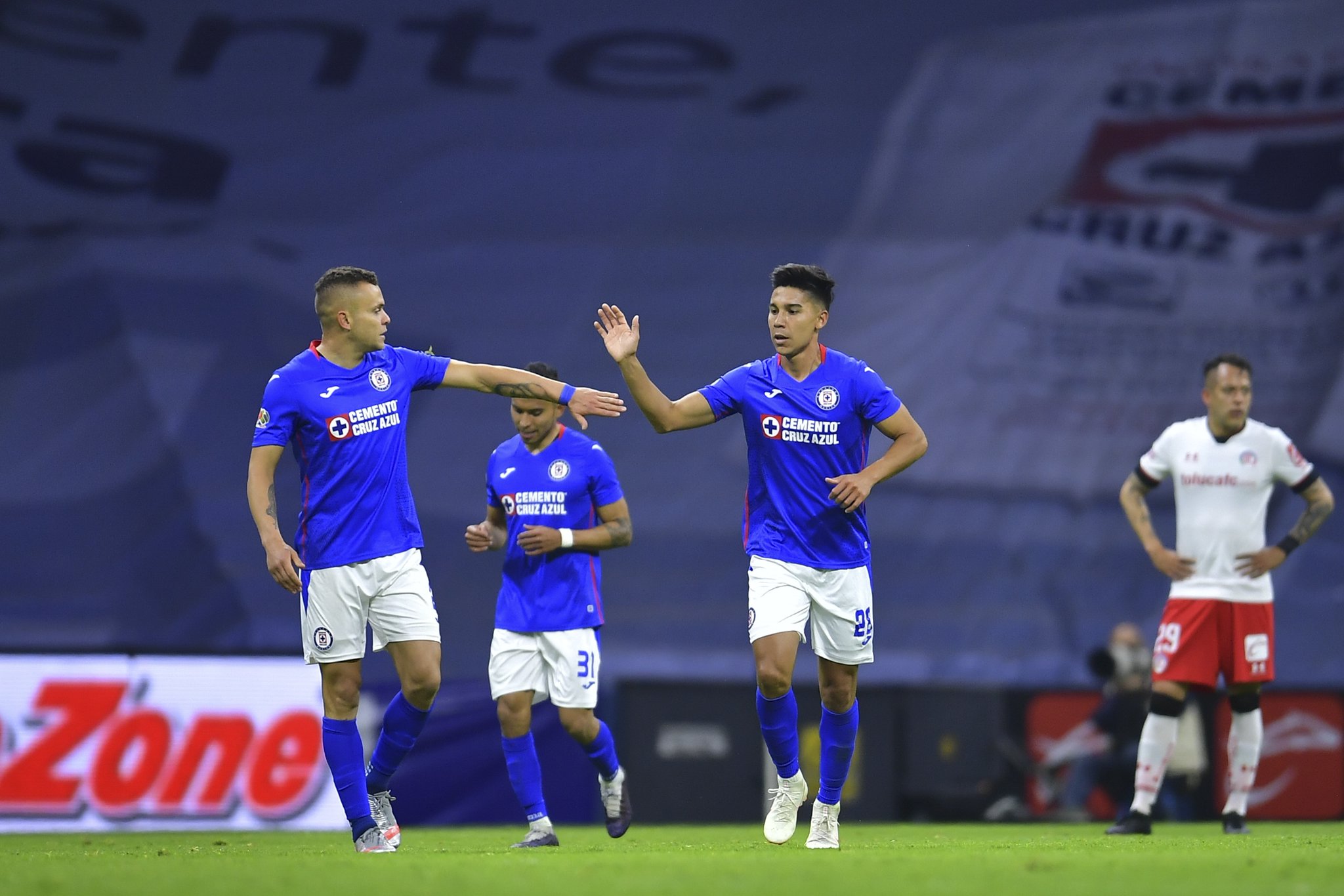 Un Cruz Azul espectacular derrotó 3-2 al Toluca