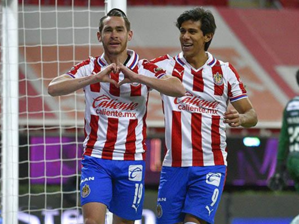 Guadalajara y Necaxa igualan marcador a dos goles